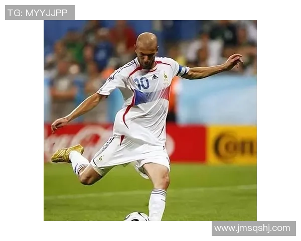 足球明星大力神的传奇之路与世界足坛的辉煌瞬间回顾 足球明星大力神的传奇之路与世界足坛的辉煌瞬间回顾